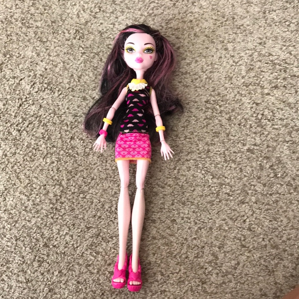 Monster high doll- Draculaura